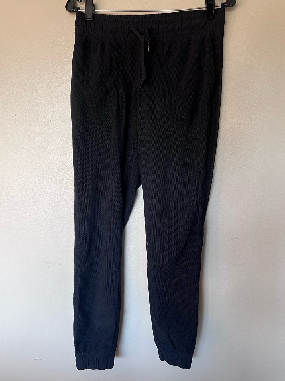 Lululemon On The Fly Joggers 28" *Woven Black with Mesh Overlay